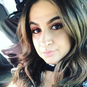 Meet your Posher, Ivett